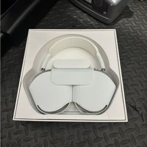 Apple AirPods Max (WHITE/SILVER)